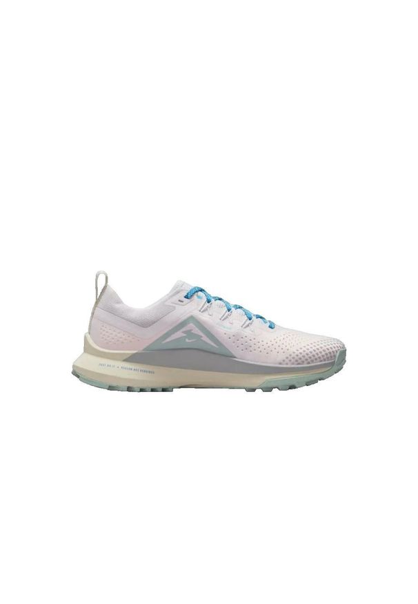 Buty do biegania damskie Nike React Pegasus Trail 4. Zapięcie: sznurówki. Kolor: fioletowy. Materiał: guma, syntetyk, tkanina, materiał. Szerokość cholewki: normalna. Sport: bieganie