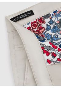 Pako Lorente - PAKO LORENTE – Męskie basicowe spodnie w kolorze ecru P23SB-WX-005-E-0. Materiał: bawełna, elastan. Długość: długie. Wzór: gładki #2