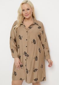 Born2be - Ciemnobeżowa Koszulowa Sukienka z Guzikami i Regulowanymi Rękawami Xatella. Kolekcja: plus size. Kolor: beżowy. Wzór: kwiaty. Typ sukienki: koszulowe #6
