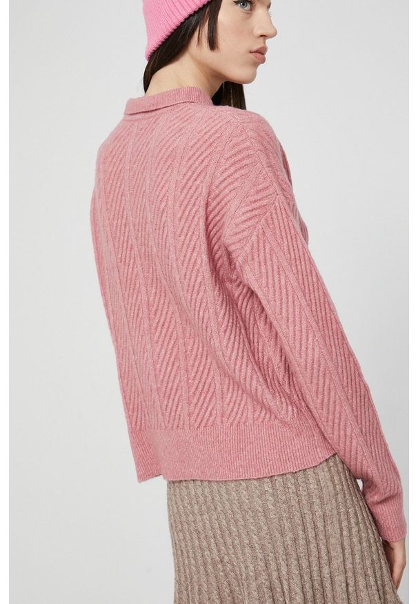 medicine - Medicine - Sweter Essential. Okazja: na co dzień. Kolor: różowy. Długość rękawa: długi rękaw. Długość: krótkie. Wzór: ze splotem. Styl: casual