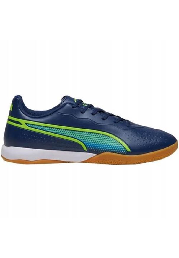 Buty piłkarskie męskie Puma King Match It. Zapięcie: sznurówki. Kolor: zielony, niebieski, wielokolorowy. Materiał: guma. Szerokość cholewki: normalna. Sport: piłka nożna