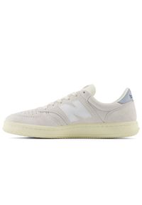 Buty unisex New Balance CT500AG – szare. Kolor: szary. Materiał: zamsz, guma, nubuk, skóra. Szerokość cholewki: normalna. Sport: tenis #5