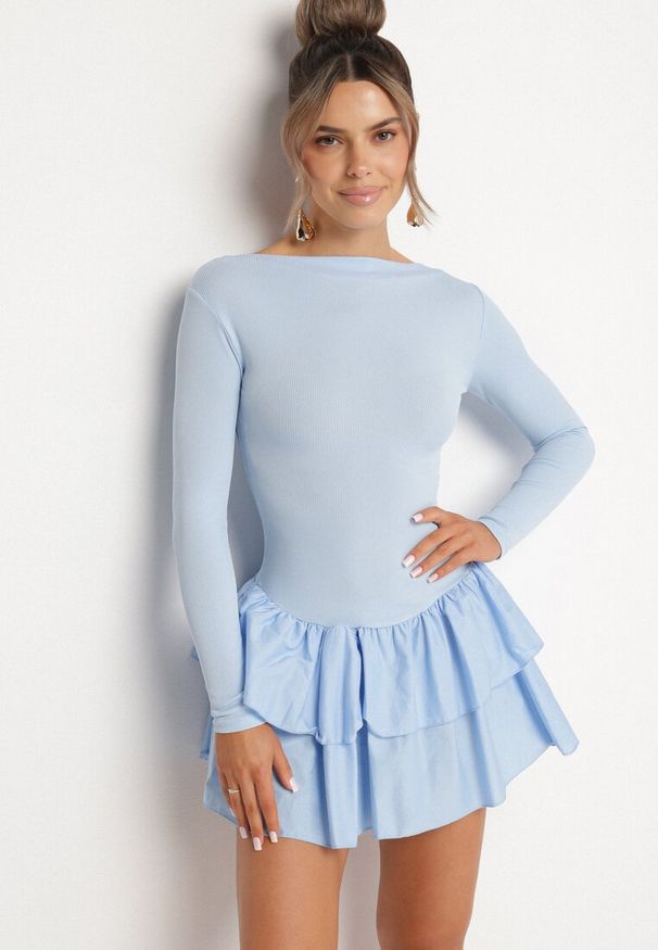 Born2be - Niebieska Rozkloszowana Sukienka z Długim Rękawem i Falbanką Reonaria. Okazja: na co dzień. Kolor: niebieski. Długość rękawa: długi rękaw. Styl: elegancki, casual