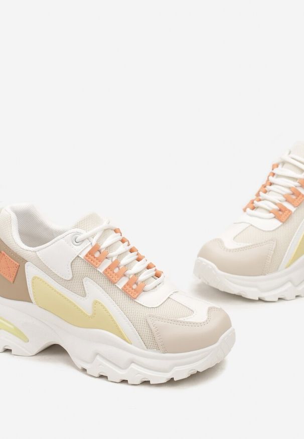 Renee - Biało-Żółte Sneakersy Na Grubej Podeszwie z Przeszyciami i Sznurwaniem Marinil. Okazja: na co dzień. Kolor: biały. Wzór: aplikacja, motyw zwierzęcy