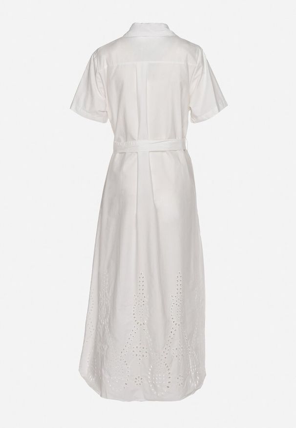 Born2be - Biała Ażurowa Sukienka z Bawełny Zapinana na Guziki z Materiałowym Paskiem Dimosa. Kolor: biały. Materiał: materiał, bawełna. Długość rękawa: krótki rękaw. Wzór: ażurowy. Styl: boho