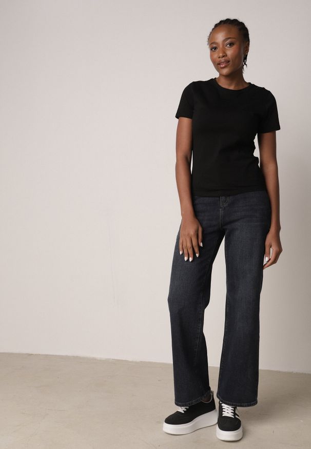 Born2be - Czarny Bawełniany T-shirt w Klasycznym Stylu Nedila. Kolor: czarny. Materiał: bawełna. Długość: długie. Styl: klasyczny