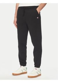 Tommy Jeans Spodnie dresowe Badge DM0DM20276 Czarny Regular Fit. Kolor: czarny. Materiał: bawełna