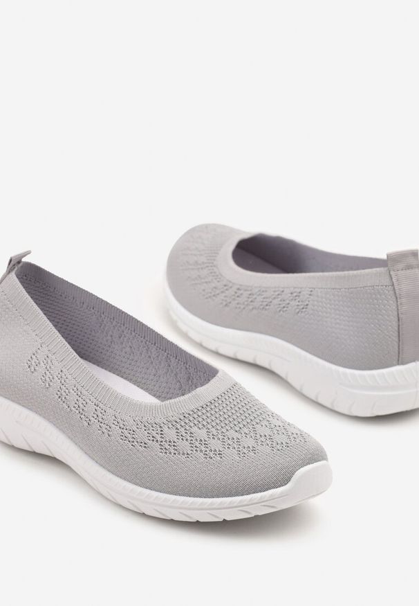 Born2be - Szare Wsuwane Tenisówki z Delikatną Perforacją Firsedi. Okazja: na co dzień. Zapięcie: bez zapięcia. Kolor: szary. Materiał: jeans. Styl: elegancki, casual