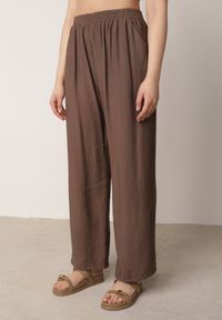 Born2be - Ciemnobeżowy Komplet z Topem o Fasonie Kamizelki z Paskiem i Szerokimi Spodniami z Wiskozą Zarinesh. Kolor: beżowy. Materiał: wiskoza #8