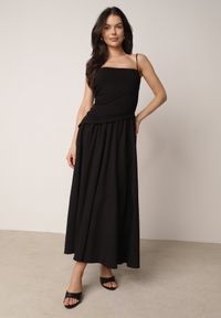 Born2be - Czarna Bawełniana Sukienka Koktajlowa na Ramiączkach z Asymetryczną Górą Thelis. Okazja: na wesele, na ślub cywilny. Kolor: czarny. Materiał: bawełna. Długość rękawa: na ramiączkach. Typ sukienki: asymetryczne. Styl: wizytowy #1