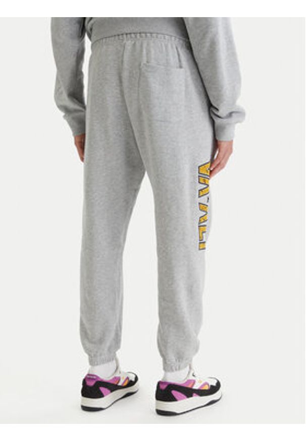 RVCA Spodnie dresowe Va X Ali 23A123500 Szary Relaxed Fit. Kolor: szary. Materiał: bawełna