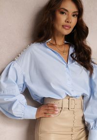 Renee - Jasnoniebieska Koszula Teepey. Typ kołnierza: kołnierzyk stójkowy. Kolor: niebieski. Styl: elegancki