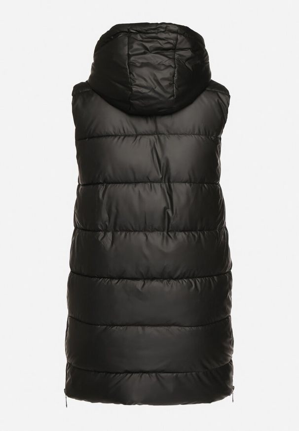 Born2be - Czarna Pikowana Kamizelka z Kapturem na Suwak i Napy Timella. Okazja: na co dzień, na spacer. Typ kołnierza: kaptur. Kolekcja: plus size. Kolor: czarny. Materiał: jeans. Wzór: aplikacja. Styl: elegancki, klasyczny, casual