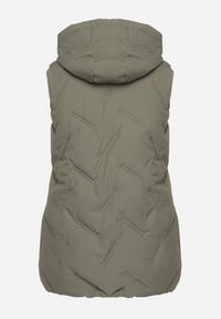 Born2be - Zielona Przejściowa Kamizelka z Pikowanymi Przeszyciami i Kapturem Fesolira. Okazja: na co dzień. Kolekcja: plus size. Kolor: zielony. Materiał: jeans. Styl: sportowy, casual #3