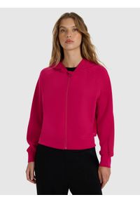 4f - 4F Bluza dresowa rozpinana z modalem damska - różowa L. Okazja: na co dzień. Typ kołnierza: kaptur. Kolor: różowy. Materiał: dresówka. Długość rękawa: raglanowy rękaw. Wzór: gładki, ze splotem. Styl: sportowy, casual. Sport: fitness