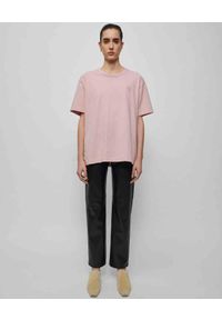 NANUSHKA - Różowa koszulka Reece. Kolor: różowy, wielokolorowy, fioletowy. Materiał: jeans, bawełna #6