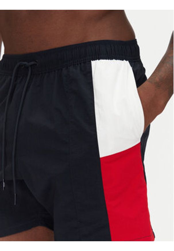 TOMMY HILFIGER - Tommy Hilfiger Szorty kąpielowe UM0UM03483 Granatowy Slim Fit. Kolor: niebieski. Materiał: syntetyk