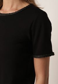 Born2be - Czarny Minimalistyczny T-shirt z Bawełny Zdobiony Warkoczowymi Lamówkami Thessele. Okazja: na co dzień. Kolor: czarny. Materiał: bawełna. Wzór: aplikacja. Styl: casual, klasyczny #4