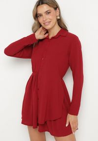 Born2be - Bordowa Asymetryczna Sukienka o Koszulowym Kroju z Gumką w Talii Elodina. Kolor: czerwony. Długość rękawa: długi rękaw. Typ sukienki: koszulowe, asymetryczne. Styl: elegancki, sportowy #7