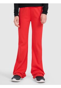 4f - 4F Spodnie dresowe z rozszerzanymi nogawkami dziewczęce - czerwone 146 (10-11 lat). Okazja: na co dzień. Kolor: czerwony. Materiał: dresówka. Wzór: gładki, ze splotem. Sezon: lato. Styl: młodzieżowy, elegancki, casual, klasyczny, sportowy #2