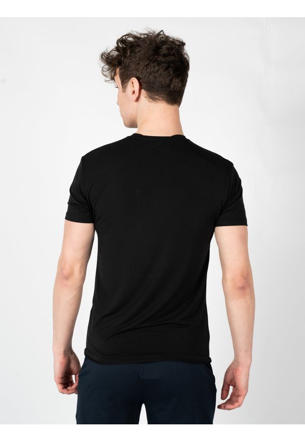 Emporio Armani T-shirt "C-neck" | 1120103 F511 | Mężczyzna | Czarny. Kolor: czarny. Materiał: elastan. Styl: klasyczny, elegancki