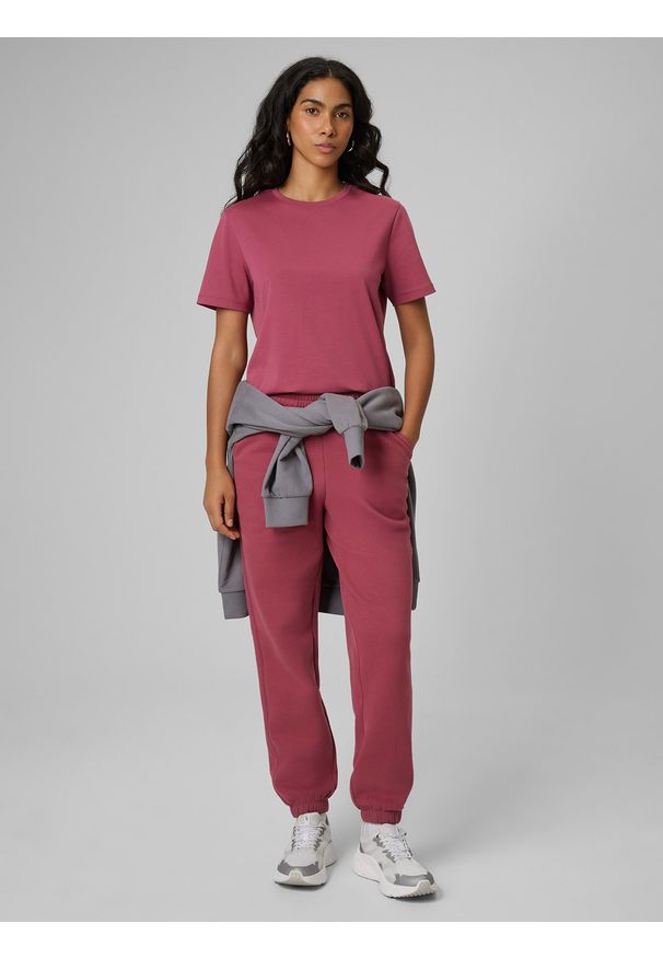 4f - 4F Spodnie dresowe joggery damskie - burgundowe XS. Kolor: czerwony. Materiał: dresówka