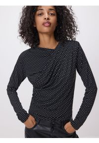 Reserved - Bluzka w kropki - czarny. Kolor: czarny. Materiał: dzianina. Wzór: kropki #1