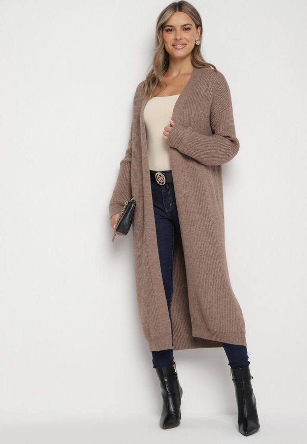 Born2be - Brązowy Klasyczny Długi Kardigan Niezapinany ze Ściągaczami przy Rękawach Arstel. Okazja: na co dzień, do pracy. Kolor: beżowy. Materiał: jeans. Długość: długie. Styl: klasyczny