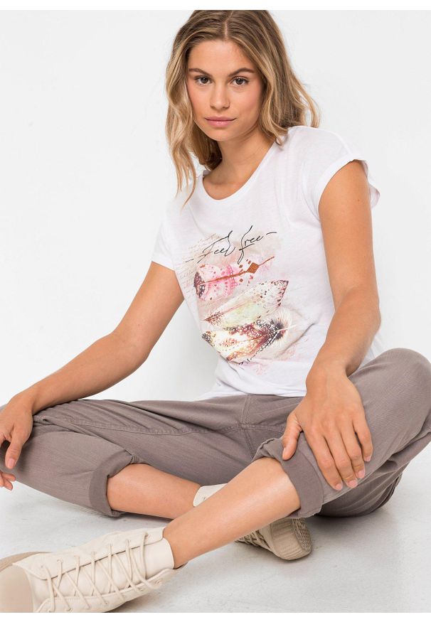 bonprix - T-shirt z nadrukiem w pióra. Kolor: biały. Wzór: nadruk. Styl: klasyczny