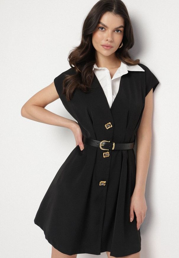 Born2be - Czarna Wiskozowa Sukienka Rozkloszowana z Koszulowym Kołnierzykiem i Paskiem Aluella. Okazja: na co dzień, na spotkanie biznesowe. Typ kołnierza: kołnierzyk koszulowy. Kolor: czarny. Materiał: wiskoza. Długość rękawa: krótki rękaw. Typ sukienki: koszulowe. Styl: biznesowy, casual, elegancki