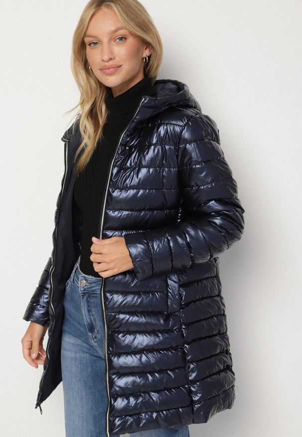 Born2be - Granatowa Pikowana Kurtka Dwustronna z Kapturem Alarrise. Okazja: na spacer. Typ kołnierza: kaptur. Kolor: niebieski. Materiał: skóra, jeans. Wzór: gładki