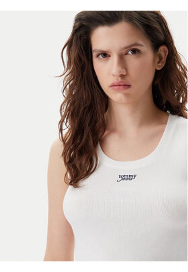 Tommy Jeans Top DW0DW21369 Biały Slim Fit. Kolor: biały. Materiał: bawełna