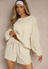 Renee - Beżowy Basicowy Komplet Szorty i Bluza Novirissa. Kolor: beżowy. Materiał: tkanina