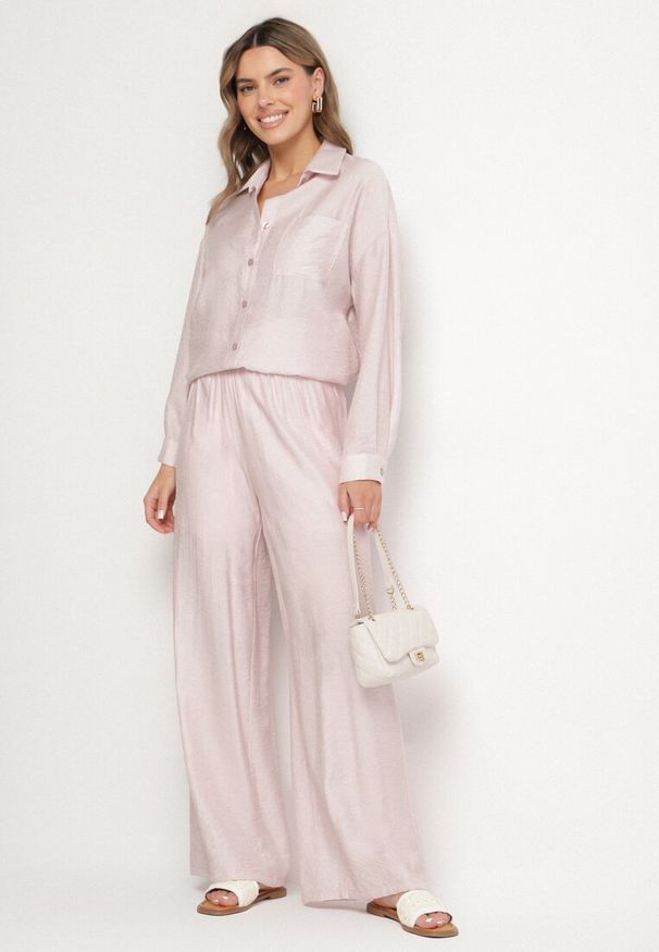 Born2be - Jasnoróżowe Spodnie Palazzo o Szerokim Kroju z Gumką w Pasie i Wysokim Stanem Jenanetia. Okazja: na co dzień. Stan: podwyższony. Kolor: różowy. Styl: casual, klasyczny