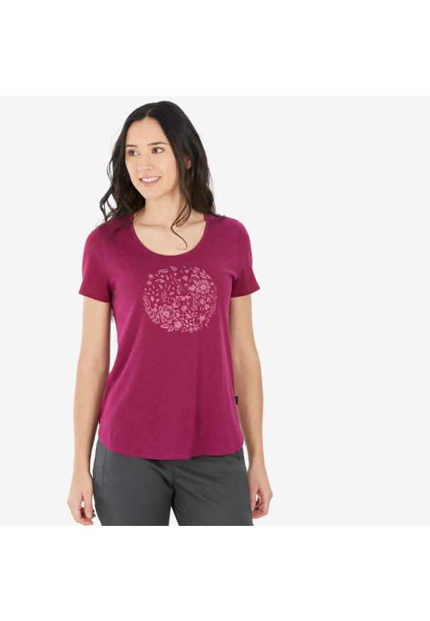 quechua - Koszulka turystyczna z krótkim rękawem damska Quechua NH500. Kolor: wielokolorowy, fioletowy, różowy. Materiał: bawełna, poliester, materiał, lyocell. Długość rękawa: krótki rękaw. Długość: krótkie. Sport: turystyka piesza