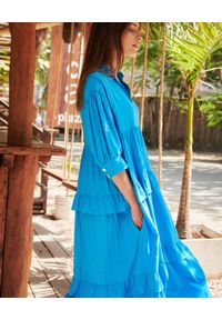 BY CABO - Niebieska sukienka Fiji. Kolor: niebieski. Materiał: len, wiskoza. Typ sukienki: oversize. Styl: wakacyjny #3
