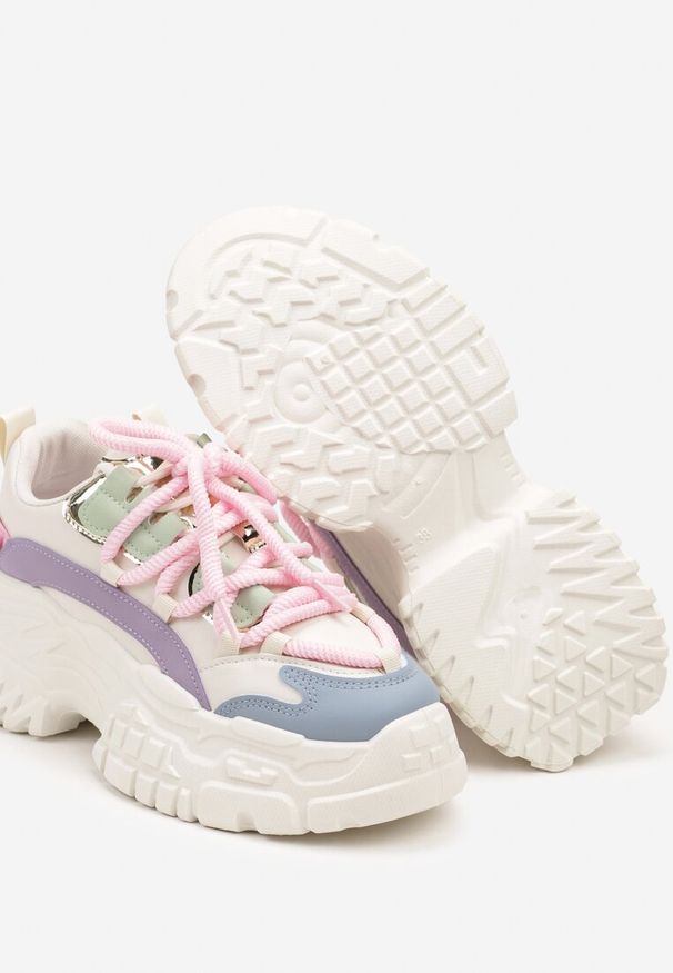 Renee - Biało-Różowe Sneakersy z Podwójnymi Sznurówkami i Tłoczoną Platformą Luppoa. Kolor: biały. Materiał: dzianina, jeans. Obcas: na platformie