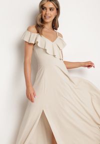 Born2be - Beżowa Koktajlowa Sukienka na Ramiączkach z Falbankami i Rozcięciem Waterlily. Typ kołnierza: kołnierz z falbankami. Kolekcja: dla wysokich. Kolor: beżowy. Długość rękawa: na ramiączkach. Styl: wizytowy. Długość: maxi #2