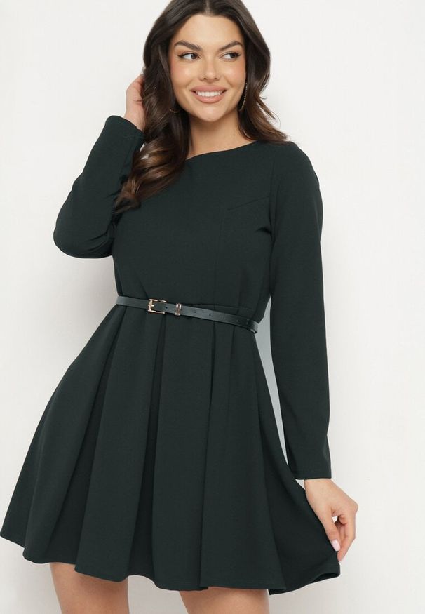Born2be - Ciemnozielona Elegancka Sukienka o Rozkloszowanym Kroju Temitonia. Kolor: zielony. Długość rękawa: długi rękaw. Styl: elegancki