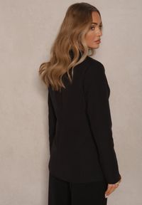 Renee - Czarna Marynarka z Usztywnionymi Ramionami i Imitacją Kieszeni Halonia. Okazja: na spotkanie biznesowe, na co dzień. Kolor: czarny. Materiał: jeans. Styl: klasyczny, casual, elegancki, biznesowy #3