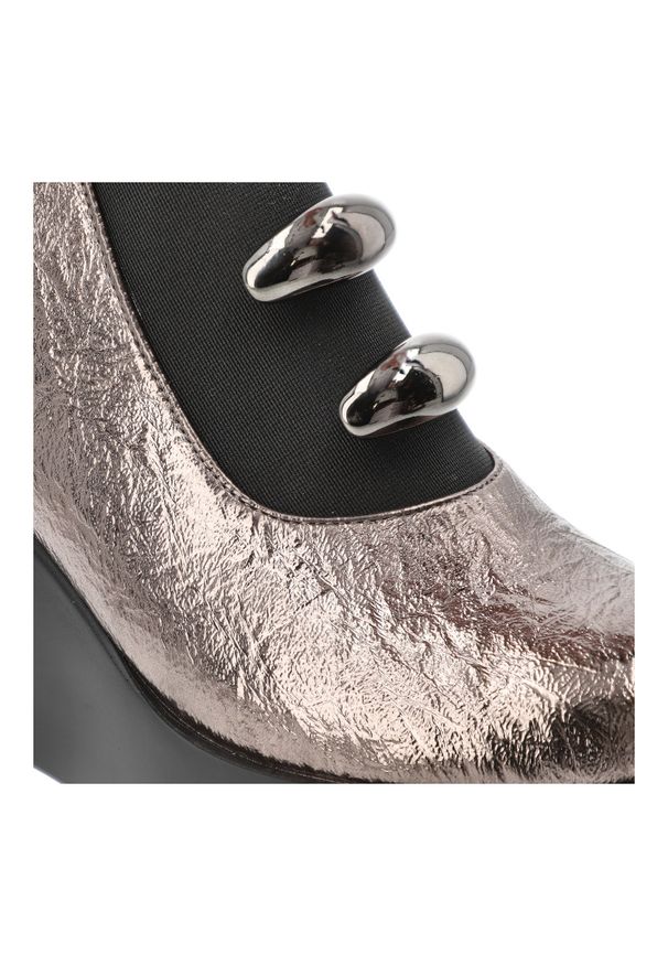 S.Barski - Botki damskie S. Barski, na koturnie z gumą w cholewce skórzanej i na zamek, grafitowe, MR52-106. Zapięcie: zamek, klamry. Kolor: srebrny. Materiał: guma, skóra. Szerokość cholewki: normalna. Wzór: aplikacja. Sezon: zima, jesień. Obcas: na koturnie. Styl: elegancki