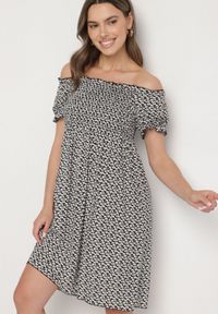 Born2be - Czarna Wiskozowa Sukienka Typu Hiszpanka w Kwiaty Lunirella. Okazja: na co dzień. Typ kołnierza: dekolt hiszpanka. Kolor: czarny. Materiał: wiskoza. Długość rękawa: krótki rękaw. Wzór: kwiaty. Sezon: lato. Styl: casual, elegancki #3