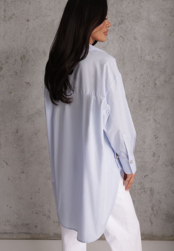 Renee - Niebieska Oversizowa Koszula z Bawełny z Eleganckimi Guzikami Rhenenore. Okazja: na co dzień. Kolor: niebieski. Materiał: bawełna. Długość: długie. Wzór: gładki. Styl: elegancki