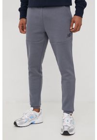 New Balance spodnie dresowe męskie kolor szary gładkie. Kolor: szary. Materiał: dresówka. Wzór: gładki