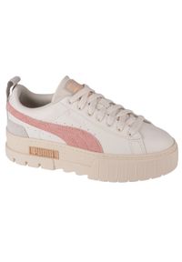 Tenisówki Puma Model Mayze Thrifted Wns Kolor Biały. Zapięcie: sznurówki. Kolor: biały, wielokolorowy, różowy. Materiał: materiał, syntetyk. Szerokość cholewki: normalna. Sport: turystyka piesza