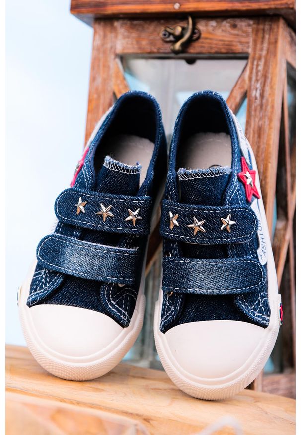 Casu - Granatowe trampki jeansowe na rzepy casu 204/28db. Zapięcie: rzepy. Kolor: niebieski. Materiał: jeans
