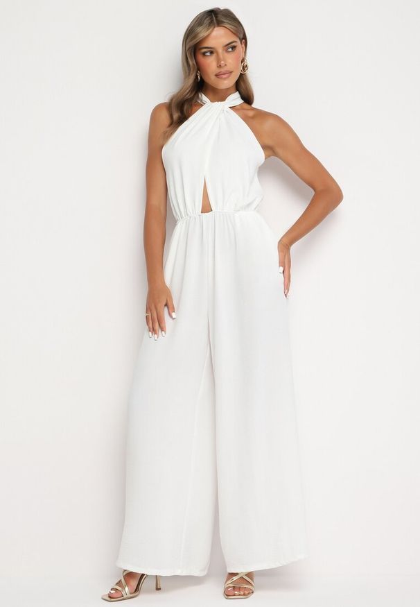 Born2be - Biały Kombinezon o Taliowanym Kroju Bez Rękawów Rivassina. Kolor: biały. Długość rękawa: bez rękawów. Długość: długie