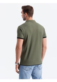 Ombre Clothing - Męska bawełniana koszulka polo z kontrastowymi wykończeniami – oliwkowa V6 - Rozmiar: XL. Typ kołnierza: polo. Kolor: oliwkowy. Materiał: bawełna. Wzór: haft #3