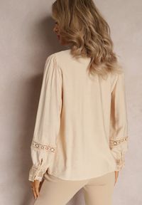 Renee - Jasnobeżowa Koszula ze Stójką i Koronką Phaeninca. Okazja: na co dzień. Typ kołnierza: kołnierzyk stójkowy. Kolor: beżowy. Materiał: koronka. Wzór: koronka. Styl: casual, elegancki #4