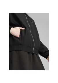 Puma - Damska kurta Style PUMA Black. Typ kołnierza: kołnierzyk stójkowy. Kolor: czarny. Materiał: guma. Wzór: nadruk